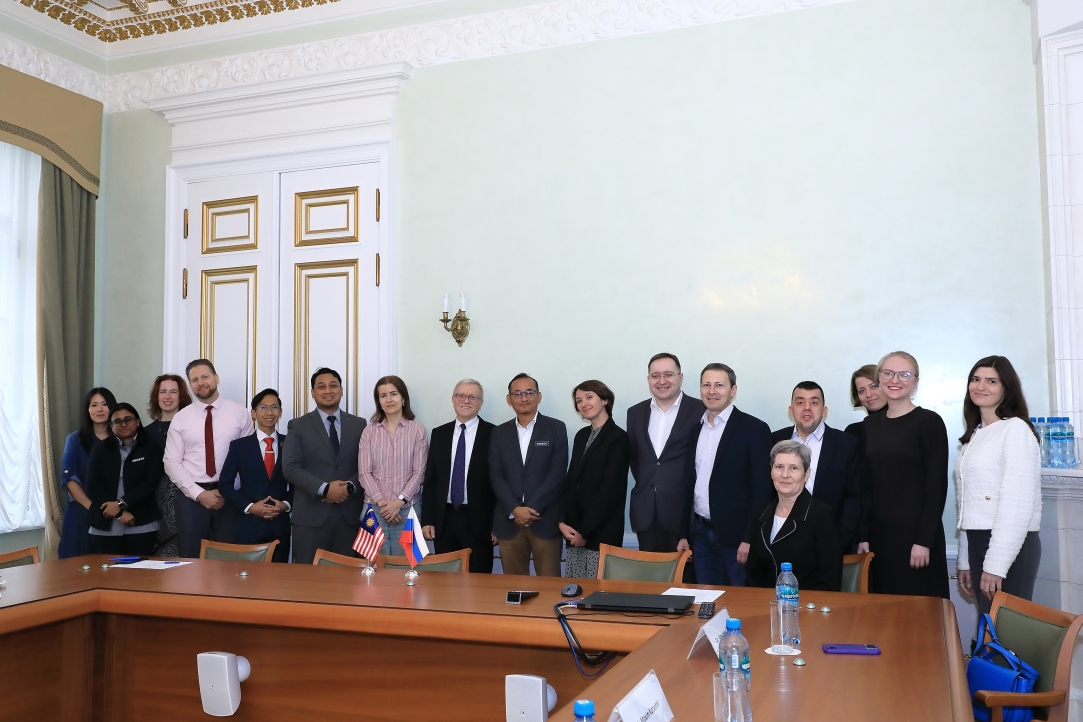 Иллюстрация к новости: В ИСИЭЗ обсудили перспективы научного сотрудничества с Малайзией